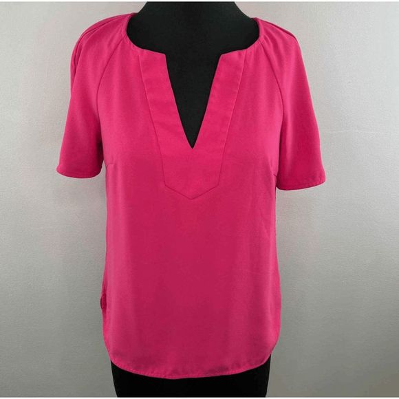 Trina Turk Split V-Neck Short Sleeve Shirt Pink Blouse, Size Large, MSRP $188 - Picture 1 of 13